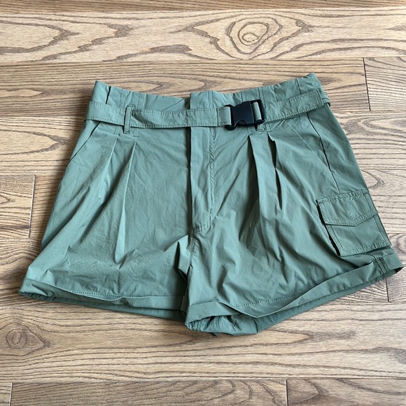 Blanc Noir Caravan Belted Paperbag Waist Short size medium - Picture 2 of 11